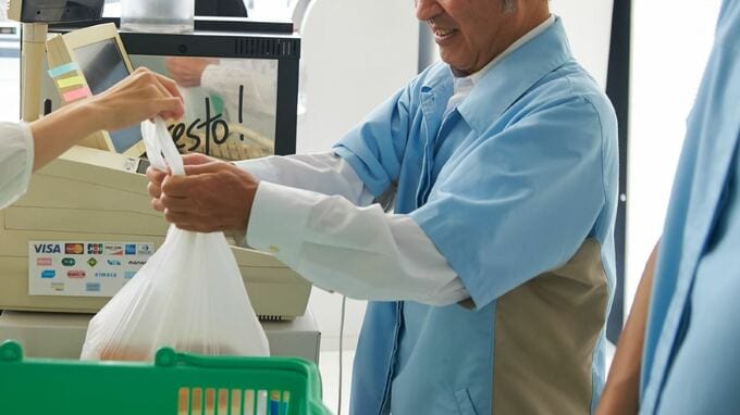 「そんなに働いてどうするの？」65歳の元営業部長が、〈時給1,200円〉のバイトに…〈年金月21万円〉では“赤字続き”の家計簿