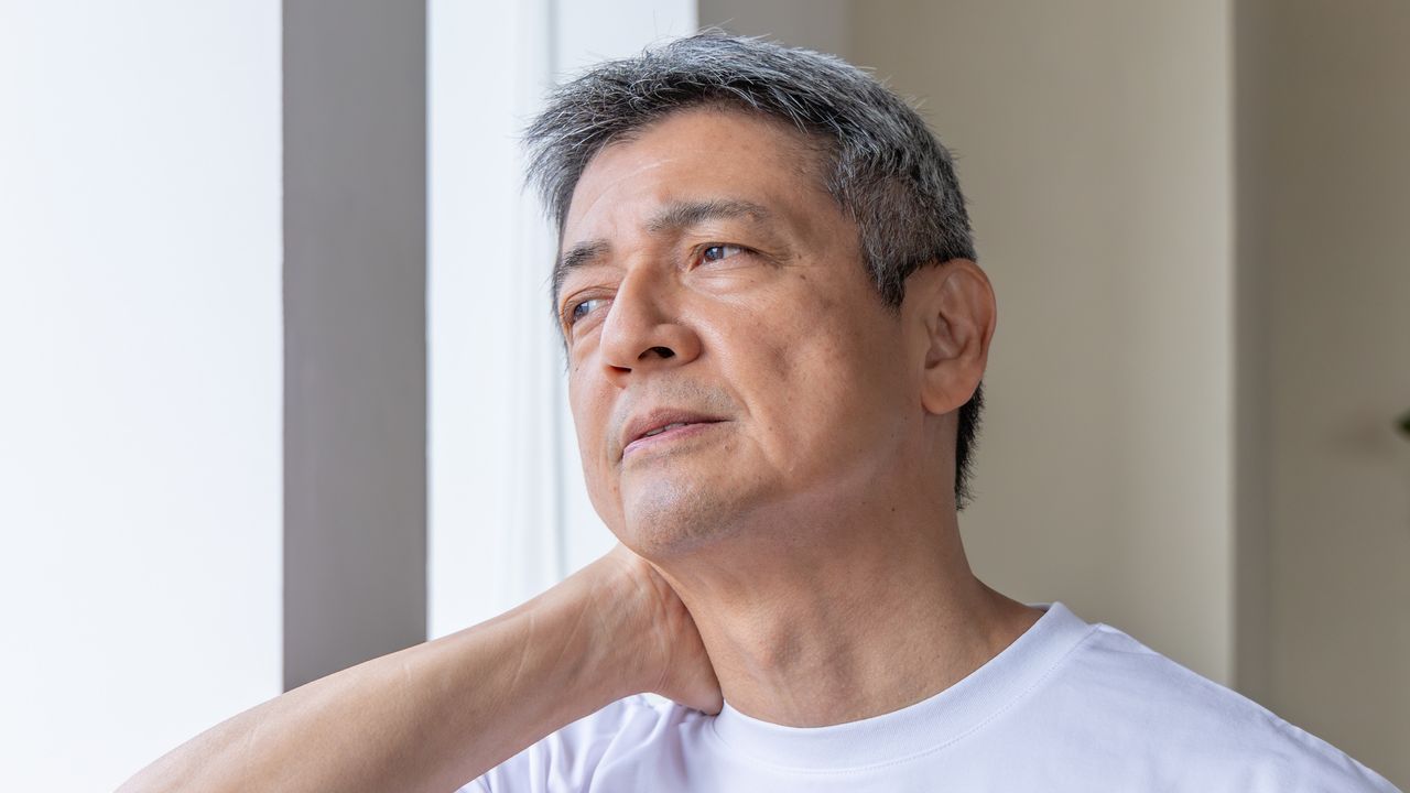 「母さん、ごめん」市営団地で一人、孤独死した81歳母。毎日電話していた54歳息子が、遺品整理で見つけた「100円玉の山」と、あまりに遅すぎた後悔の行方