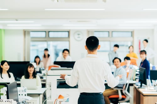 社長というのは、基本、非常識でないと務まらないが…？