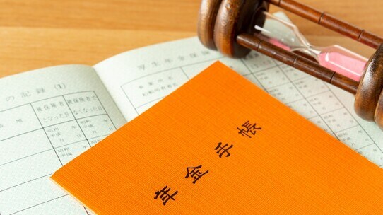 「しなきゃよかった…」年金月17万円・60歳元サラリーマンが「年金繰上げ」したら？80代で訪れる〈まさかの結末〉【CFPが「繰上げ受給」の損益分岐点を解説】
