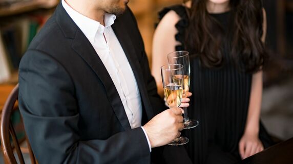 「高級ワイン」や「別荘」の活用は“浪費”ではない…富裕層がおもてなしに大金をかける合理的な理由【富裕層専門税理士が解説】