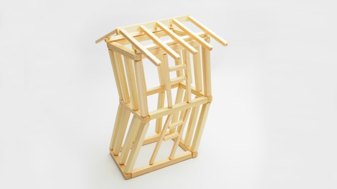 家を「自分の手」で揺らして耐震強度を確認する方法