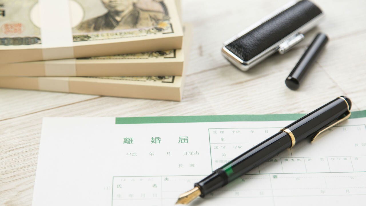 離婚時の「慰謝料」や「財産分与」に税金はかかるのか?