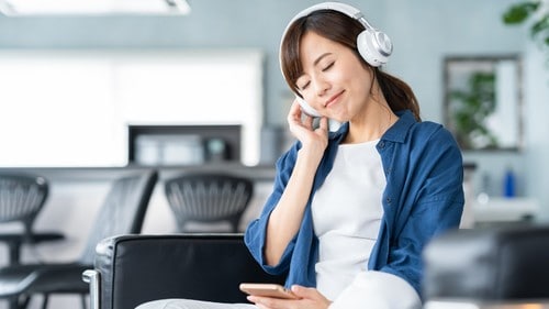 コロナ禍のなかで米国発の音声SNS「Clubhouse」が流行っているという。（※写真はイメージです／PIXTA）