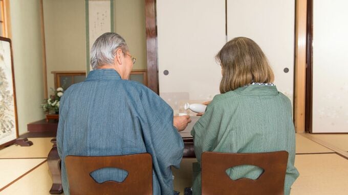 「また来るのか…」〈年金月25万円・貯金2,800万円〉67歳夫婦、娘一家の“秋連休の再訪”を前に「あえて温泉旅行を予約した」ワケ