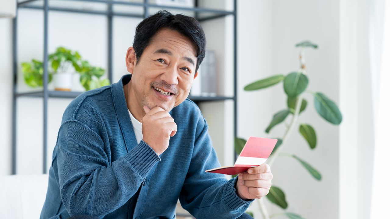 記帳した手が震えていました…振込額「6,800万円」の衝撃。年金月22万円・質素に暮らす67歳夫婦が知った「30年前の忘れ物」