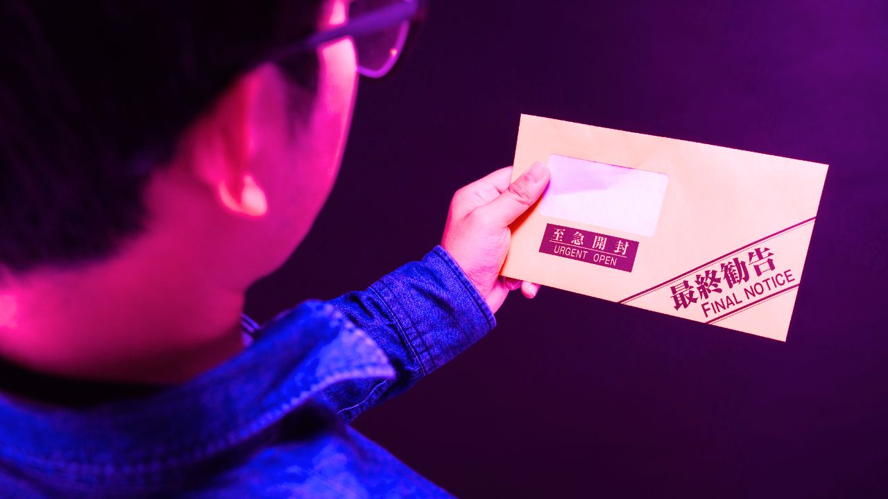 「お前の顔なんか見たくない！」“30歳の誕生日会”の日に次男を実家から追い出したが…。2年後、年金月28万円・月収40万円の高齢両親が激怒した、日本年金機構からの〈次男宛の赤い封筒〉【FPが解説】