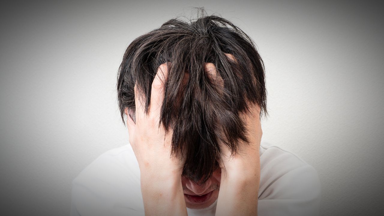 いつまでいるんだろう…「月収45万円」48歳サラリーマン、「仕送り月10万円」帰省中の大学1年長男が突然泣き出し狼狽。ポツリポツリと語りだした号泣理由に唖然