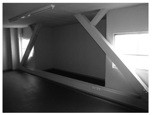 塔屋階の鉄骨ブレース設置