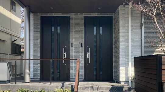 父亡きあとの二世帯住宅「売りたい姉 vs. 住みたい妹」着地が見えない〈見解の相違〉