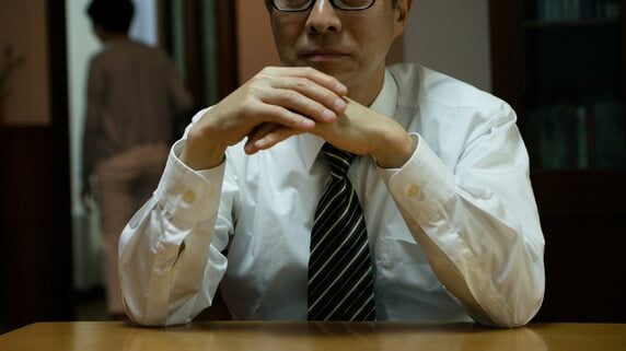 「俺の人生、もう好きに生きたい」…〈退職金2,200万円・年金月18万円〉61歳夫の突然の“離婚宣言”。妻が見つけた〈不自然な引き出し記録〉