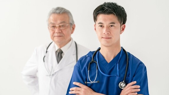 クリニックの承継開業のキモ…患者様に不便をかけない「スムーズな院長交代」の秘訣