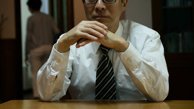 「俺の人生、もう好きに生きたい」…〈退職金2,200万円・年金月18万円〉61歳夫の突然の“離婚宣言”。妻が見つけた〈不自然な引き出し記録〉