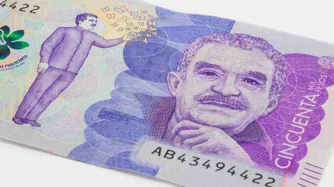 コロンビア投資不適格の格下げの背景