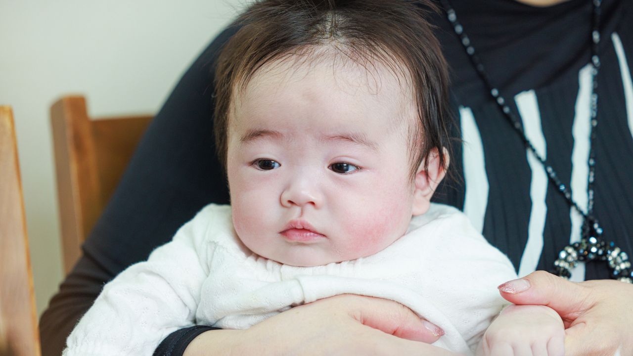 「6人目が生まれた。女の子」孫の写真なし、既読スルー…息子家族に“貯金2,100万円”を食い潰された年金13万円・72歳母の悲哀。ついに拒んだ孫の修学旅行代、途端に消えた「ばあば」の居場所