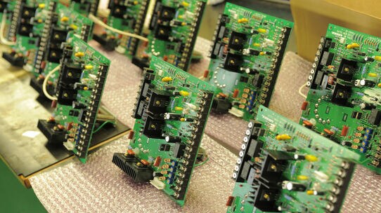 サムスン、投資2兆円増額 半導体製造装置関連銘柄に注目