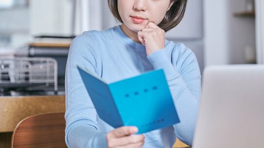年金「75歳まで受給しない」なら「84%増額」だが…“共働きの妻”が知っておくべき「年金の繰り下げ受給」の注意点