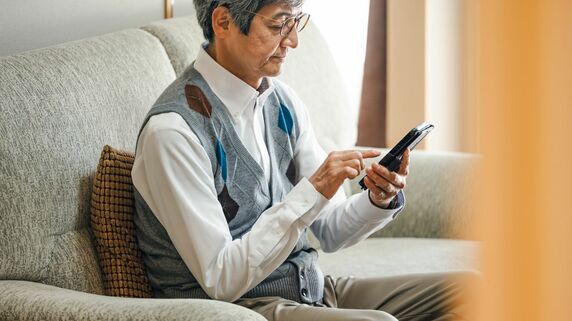 何もしないで1日が終わってしまった…65歳元管理職、資産7,000万円を誇りながら“虚無感に満ちた老後”。価値観が一変したきっかけは「ある夜、1本の電話から」