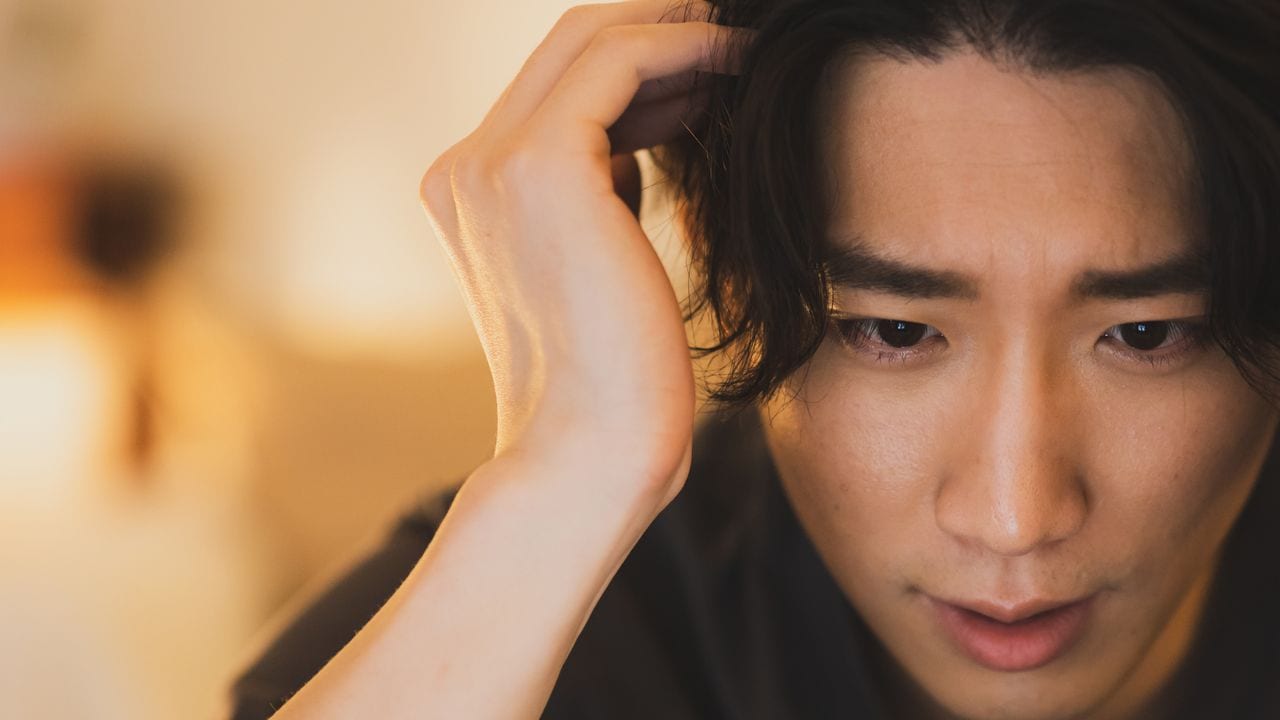 ただの紙切れじゃなかった…〈年収600万円〉だった36歳男性、日本年金機構から届いた「赤い封筒」に絶望。〈年金月25万円〉70代両親を巻き込む大騒動