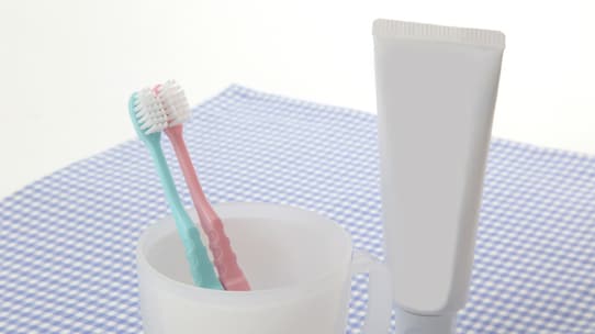 骨に沈着?厚労省も警鐘「6歳未満」へのフッ化物配合歯みがき