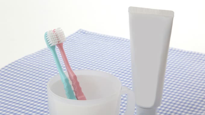 骨に沈着？厚労省も警鐘「6歳未満」へのフッ化物配合歯みがき
