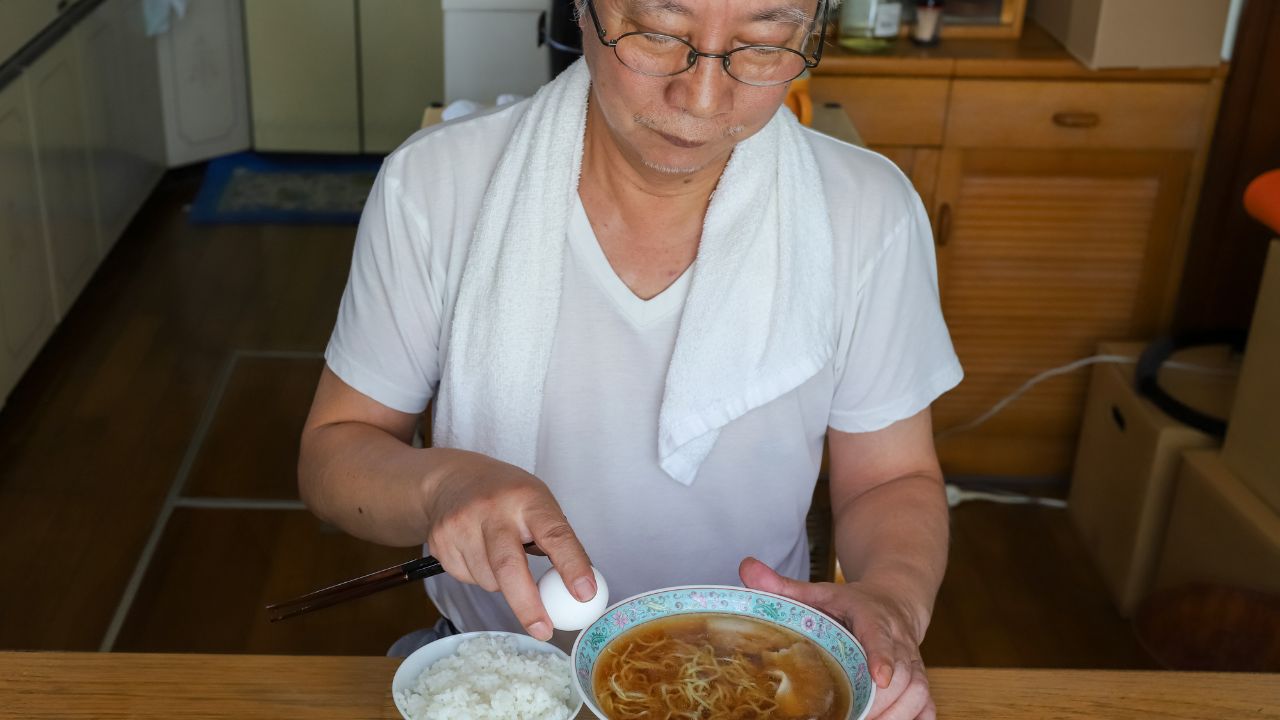 「熟年離婚で、心の平穏を取り戻しました」年金12万円・退職金700万円になった66歳男性、家賃3万円の公営住宅で仕切り直したセカンドライフ