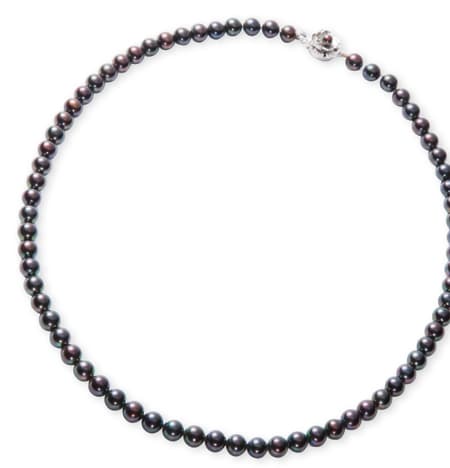 クロチョウ養殖真珠のネックレス（個人蔵122）不祝儀の際に用いられることが多い