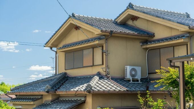 「国が引き取ってくれるんじゃないのか」〈遺産3,000万円・58歳会社員〉亡き父の「郊外の実家」を相続も…解体費350万円に絶句。法務局で知った〈新制度〉の落とし穴