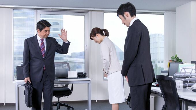 毎日残業は当たり前、役員に過剰に気を使う…外から見るとヤバい「我が社の常識」に要注意【転職のプロが解説】