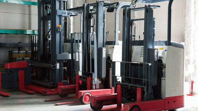 床下の空隙によって激しい振動が発生した倉庫業の事例