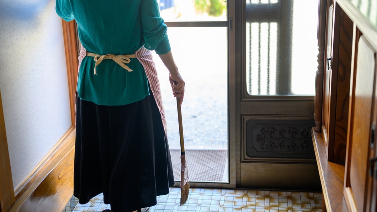 「もう疲れました。離婚しましょう」…長年のワンオペ育児・義母の介護に限界を迎えた63歳専業主婦。〈財産分与800万円〉で“束の間”の自由を満喫も、直面した過酷な現実【CFPの助言】 | THE GOLD 60