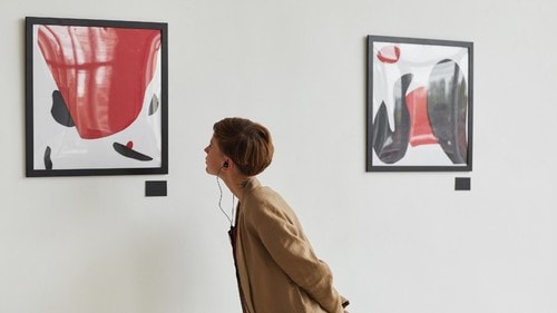 欧米ではビジネスエリートたちにとって、アートはきわめて身近にある存在だという。（※写真はイメージです／PIXTA）