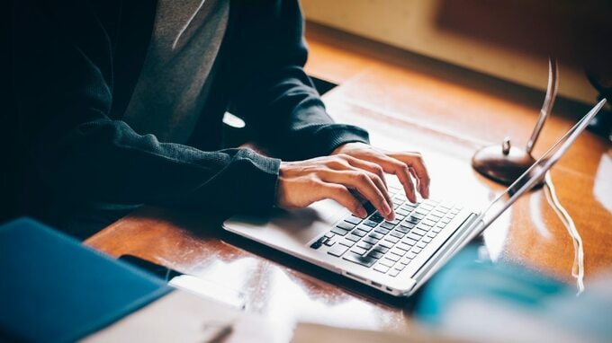 50代以上の読者のために、あえて文末に「バーカ」と入れたワケ