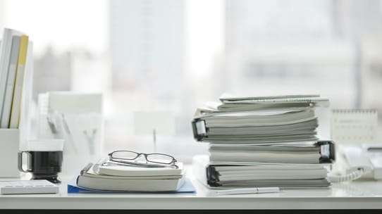 経営者は何歳までに事業承継の目処を立てておくべきなのか？