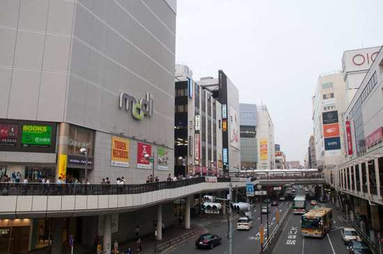 大型の商業施設が並ぶ「町田」駅前