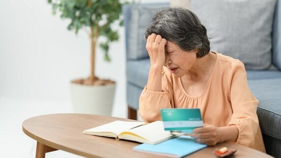 「通帳を見て、泣きました」年金月13万円の母が移住先で語った〈光熱費と孤独〉のリアル