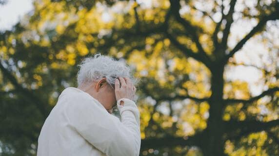 なぜ、こんなに減るの…69歳夫を亡くした66歳妻、年金月20万円頼みの生活が一変。「遺族年金」の現実に愕然