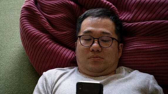 俺を甘やかした責任とれよ！…晩婚夫婦の34歳ニート息子、新年早々に信じがたい暴言。清掃パートで支え続ける「年金17万円・75歳母」が書き換えた〈0円の遺言書〉【FPが解説】