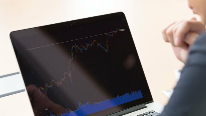 なぜサラリーマンは株やFXで年収を増やすことが難しいのか？