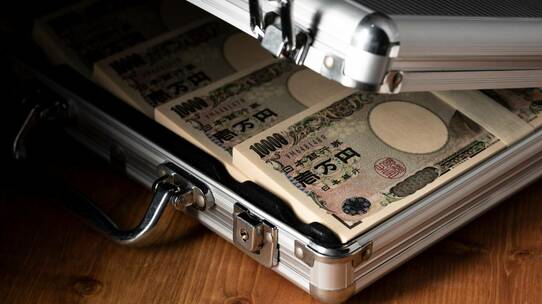 【老いゆくニッポン】預貯金「30年で30%目減り」の現実味…いまだ存在する〈老後資産、現預金だけの人〉に戦慄