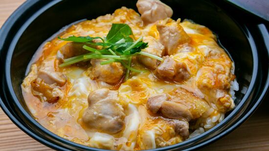 比内鶏の親子丼※画像はイメージです。実際の返礼品とは異なります