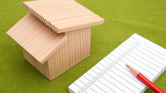 家の模型とチェックシート