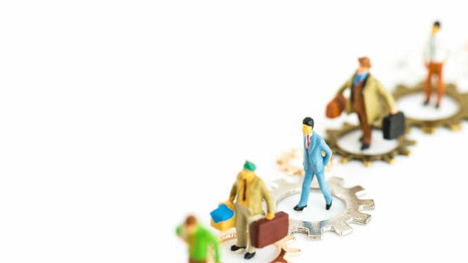 減少するサラリーマンの生涯賃金･･･自助努力が不可欠な理由