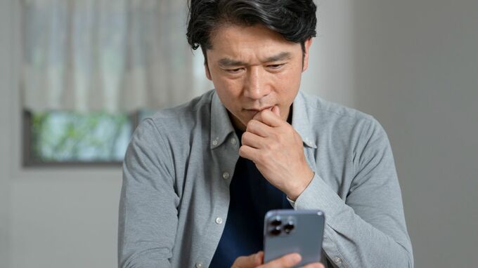 「それ、全部ノイズです」年収3000万円エリートがハマる「情報過多地獄」。スマホ断ちより効果的な資産形成術とは？