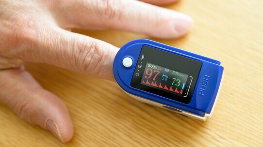 コロナ自宅療養者が過去最多143万人…対策強化か、経済か?