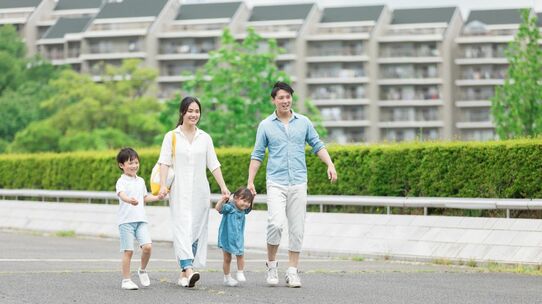 隣人が夜毎…世帯年収1,500万円・40歳で「7,000万円の都内低層500世帯マンモスマンション」を購入。管理組合理事長のFPが直面した「まさかの実態」
