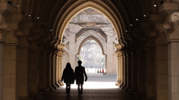 「国立大学の金欠」は少子化が原因ではない…〈外部資金依存〉に追い詰められる国立大学の「静かな破綻」