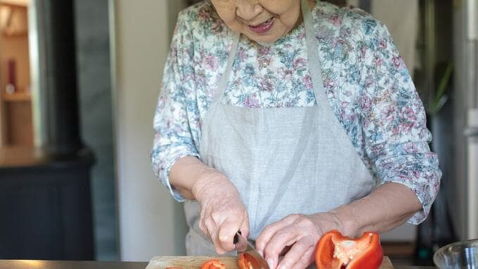 「孫はかわいい。でもね…」年金20万円・貯蓄3,500万円の67歳女性が“毎週来る息子一家”に感じる〈正直すぎる本音〉