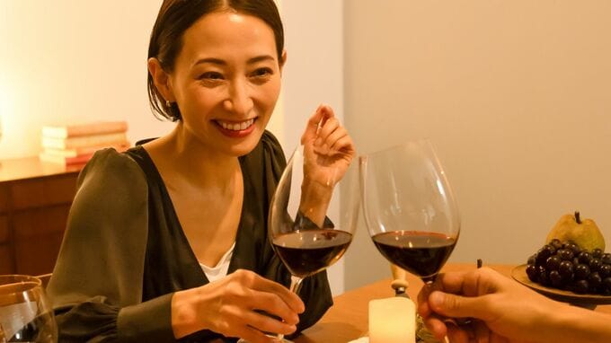 〈42歳新人看護士〉と高級ホテルへ行った48歳開業医、慰謝料150万円を払ってお金で解決。「俺だけは無傷」のはずが…妻も娘も病院も全部失った〈不倫相手による道連れ〉【弁護士の実録】