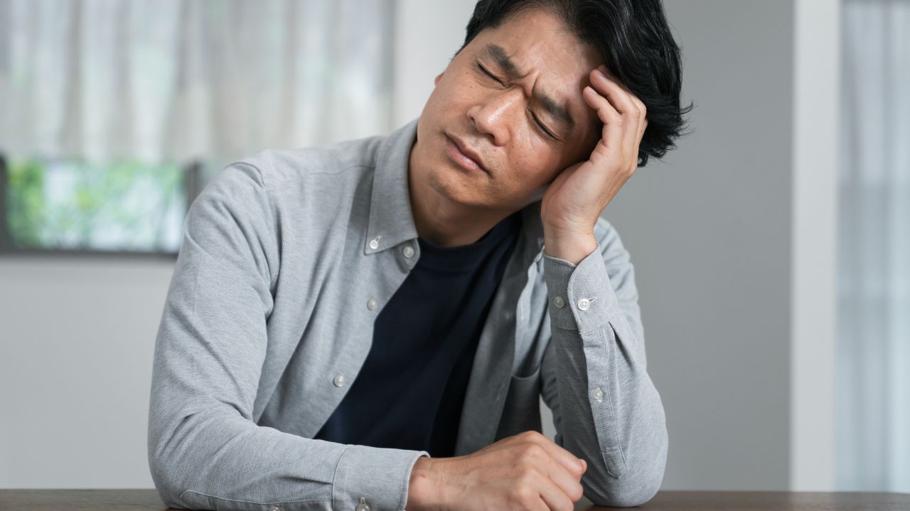 「金で解決するしか…」〈月収55万円・59歳長男〉、実家で暮らす母と働かない妹に80万円渡して絶縁した理由